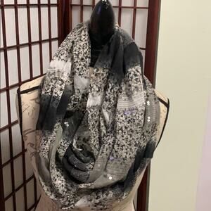 BCBGENERATION NECK SCARF‎ SEQUINS DETAILS